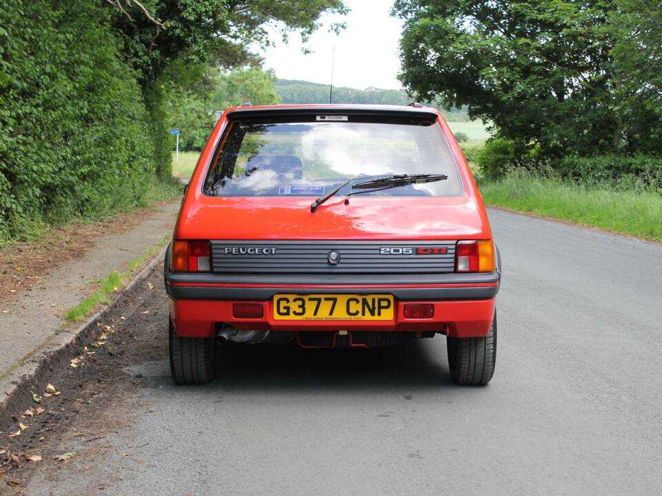 Imagen 5/17 de Peugeot 205 GTi 1.6 (1989)