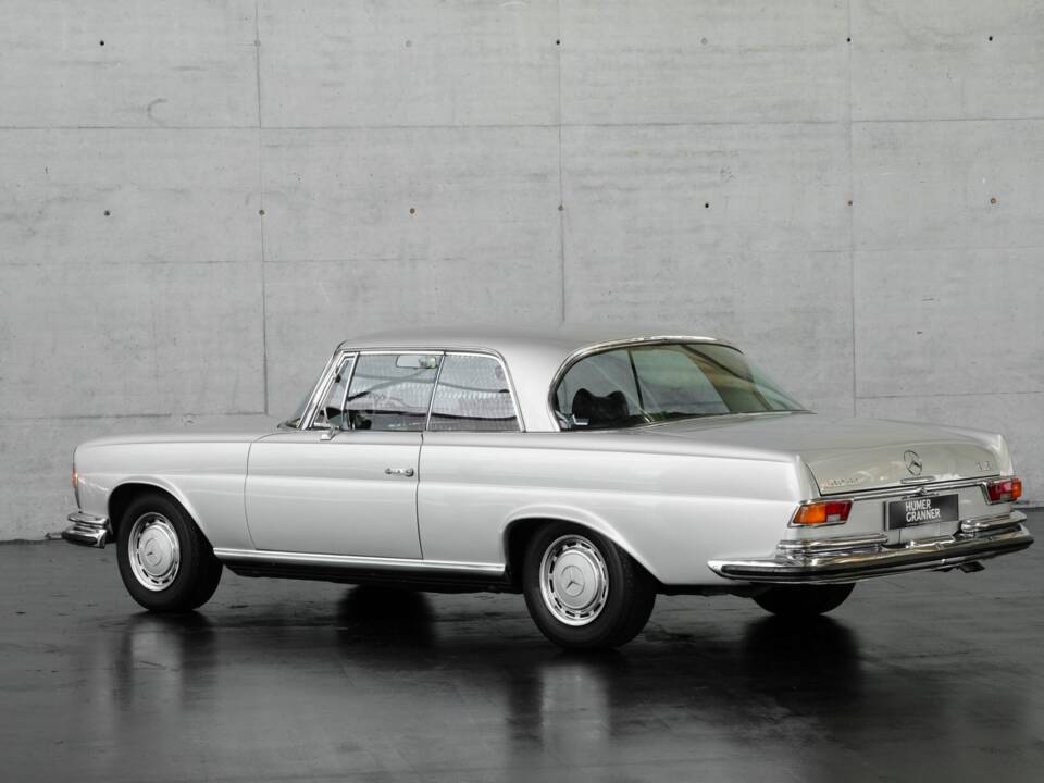 Image 7/49 de Mercedes-Benz 280 SE (1970)