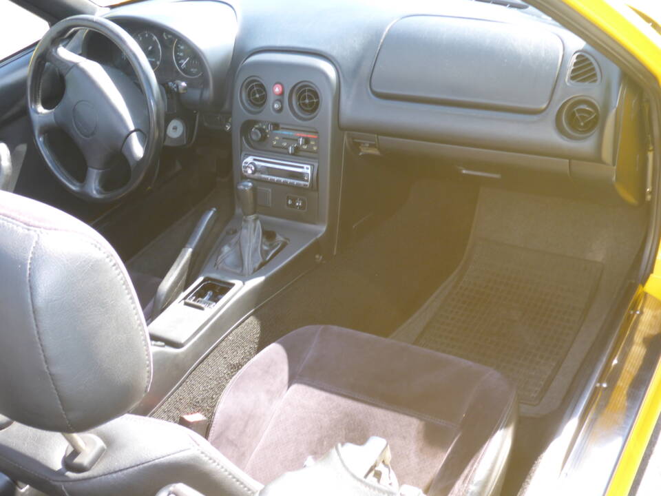Immagine 27/56 di Mazda MX-5 1.6 (1995)