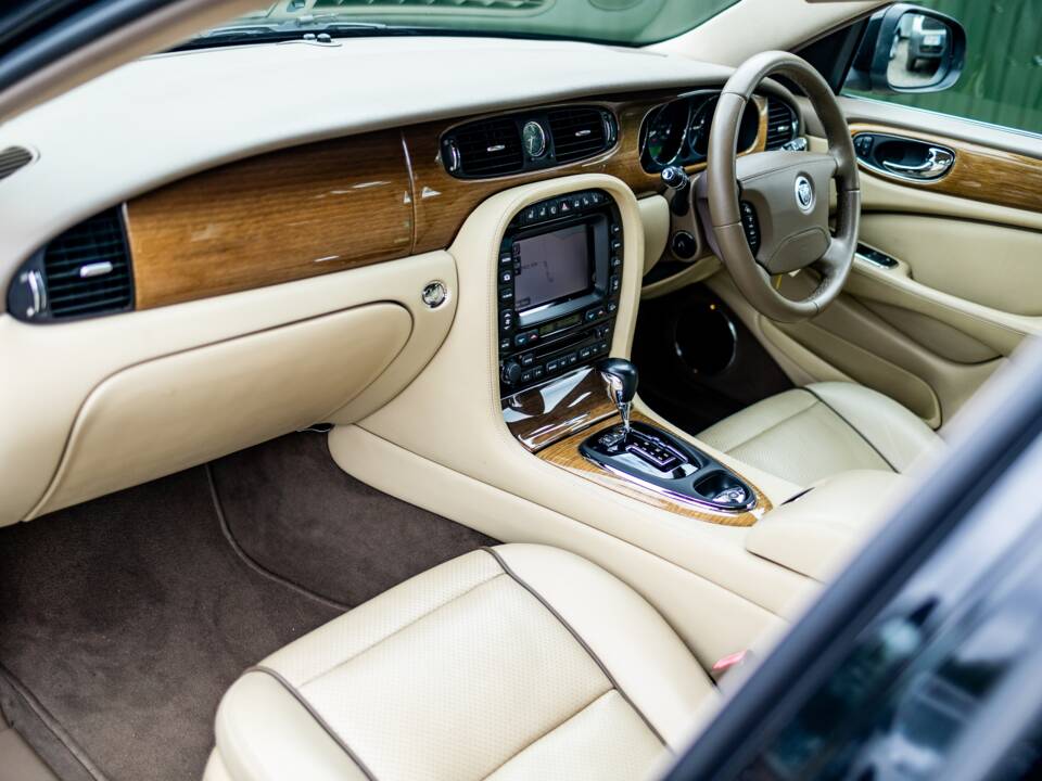 Image 7/50 of Jaguar XJ 3.0 (2009)