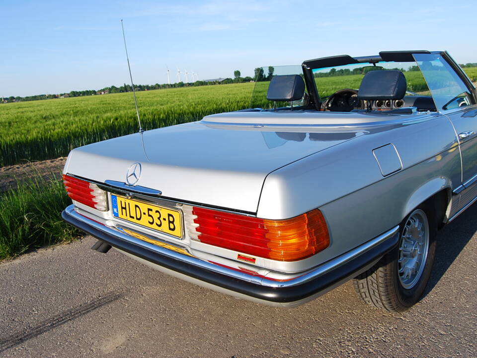 Image 65/87 of Mercedes-Benz 280 SL (1982)
