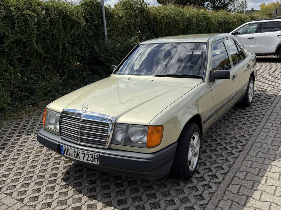 Bild 1/19 von Mercedes-Benz 200 D (1984)