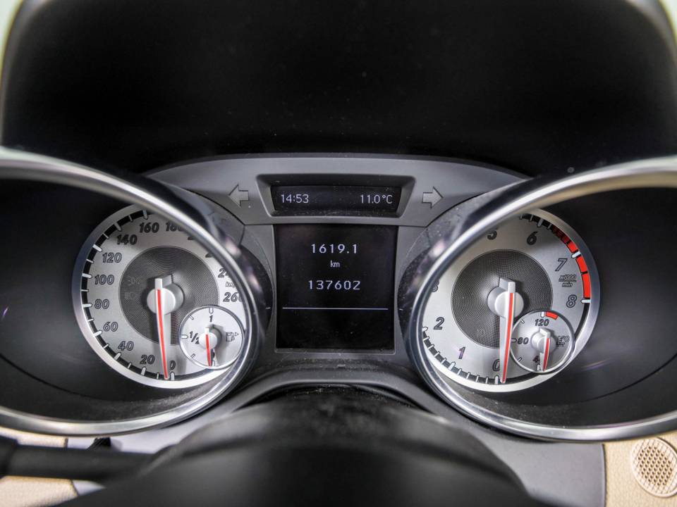 Image 22/50 of Mercedes-Benz SLK 200 (2011)