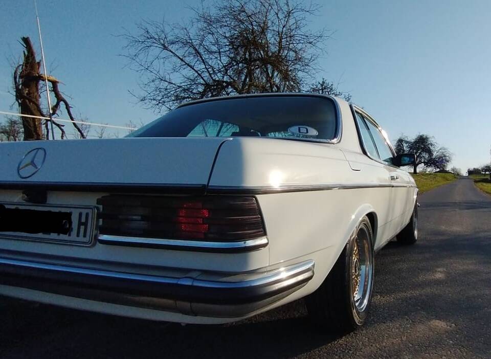 Image 3/15 of Mercedes-Benz 230 CE (1980)