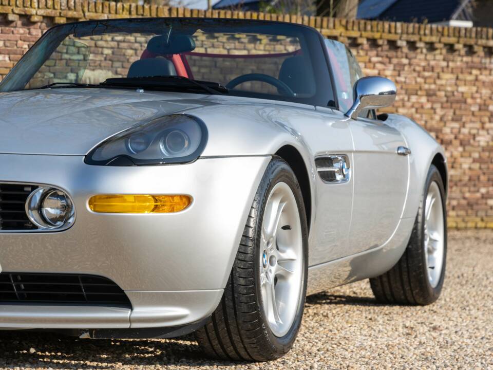 Image 38/50 of BMW Z8 (2002)