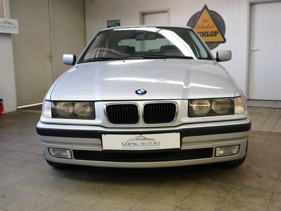 Imagen 3/32 de BMW 323ti Compact (1998)