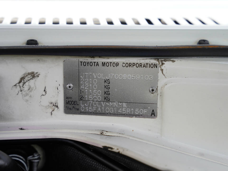 Immagine 38/50 di Toyota Land Cruiser 2.4 LX Turbo (1992)