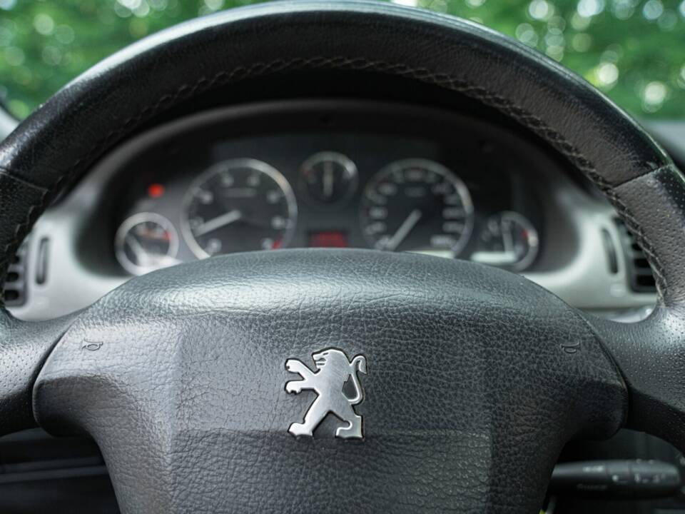 Imagen 28/48 de Peugeot 406 Coupé 2.0 16V (2000)