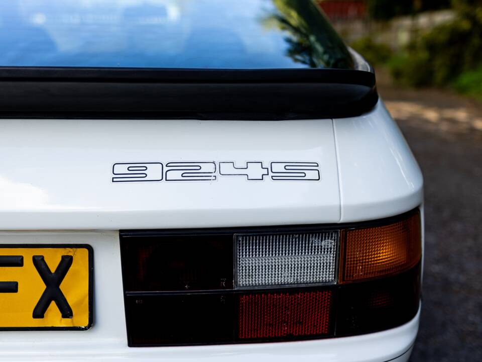 Image 29/50 de Porsche 924 S (1986)