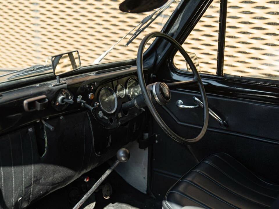 Image 24/35 of Austin FX 4 D London Taxi (1961)