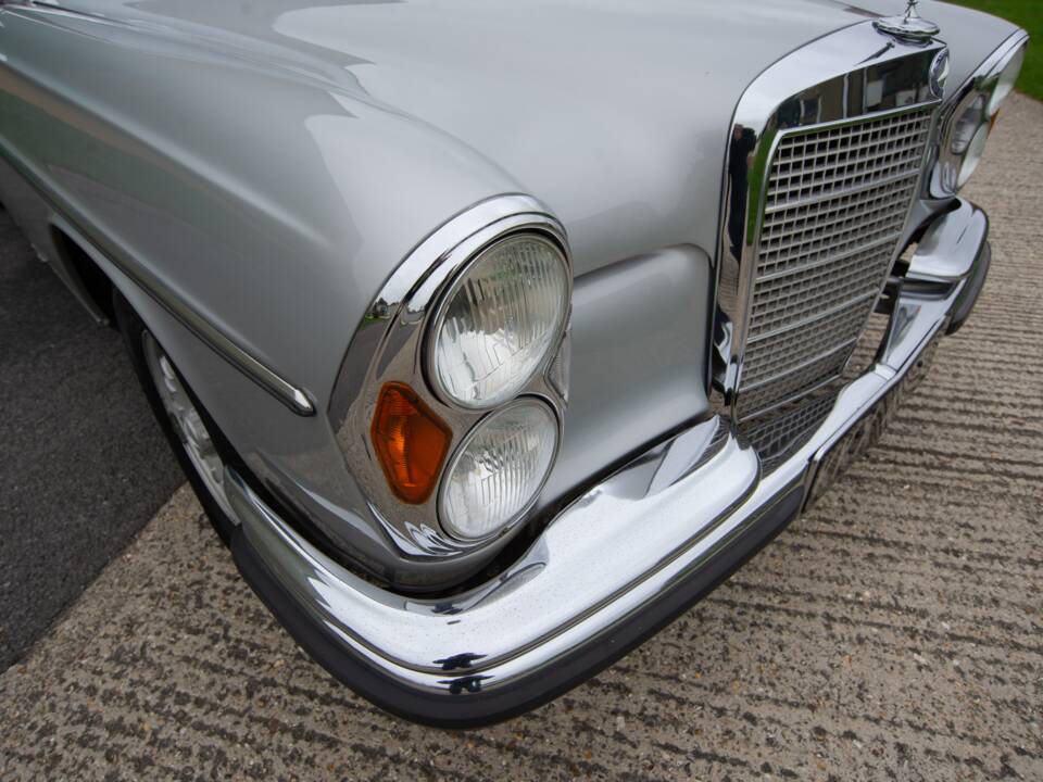 Immagine 25/34 di Mercedes-Benz 300 SEL 3.5 (1972)