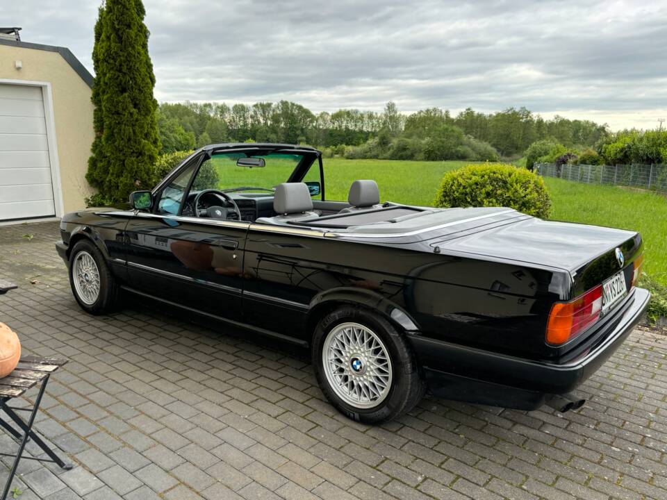 Image 9/40 of BMW 320i (1992)