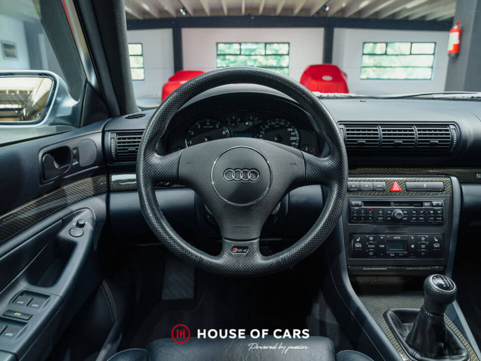 Image 16/25 de Audi RS4 Avant (2001)