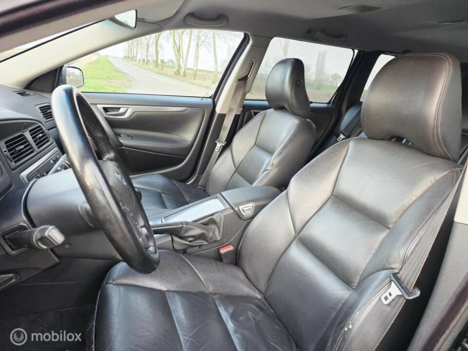 Imagen 27/32 de Volvo V 70 2.4 (2006)