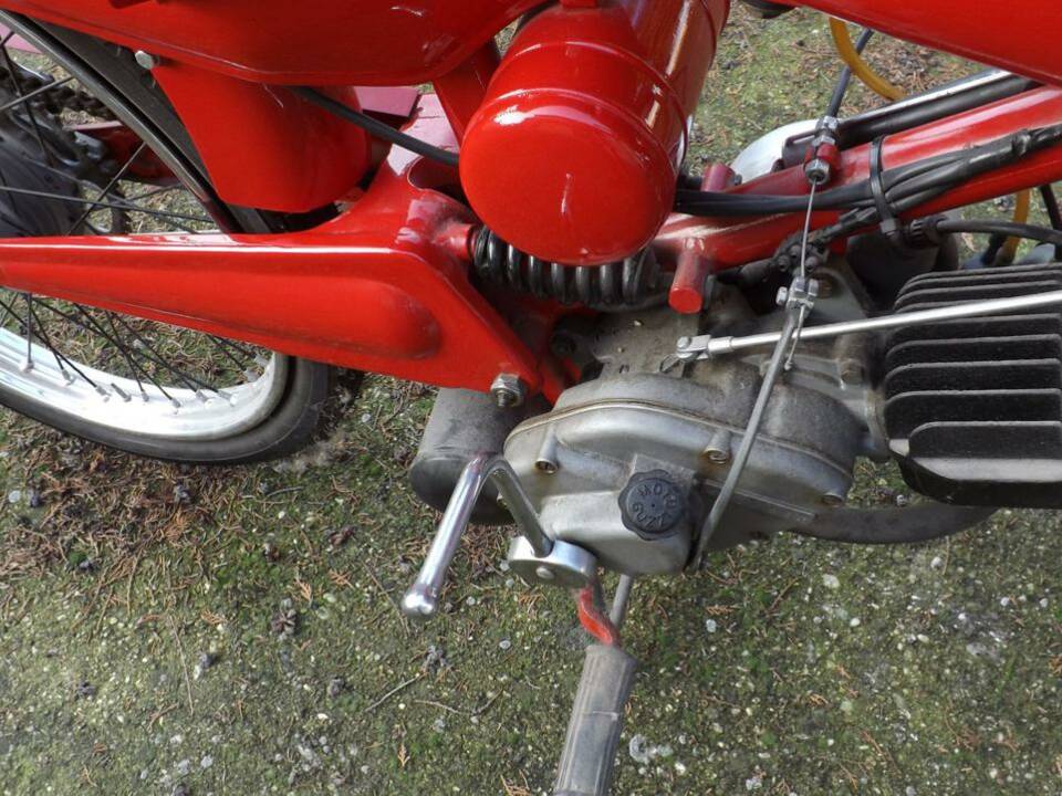 Immagine 21/41 di Moto Guzzi Motoleggera 65 (1952)