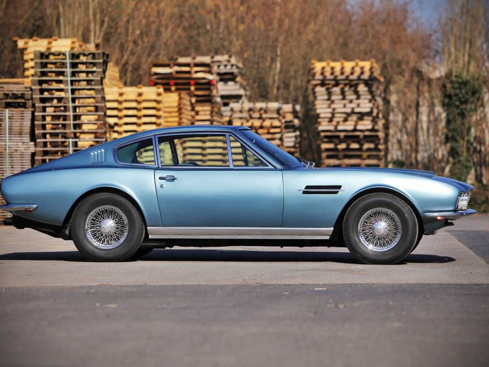 Image 2/26 of Aston Martin DBS (1968)