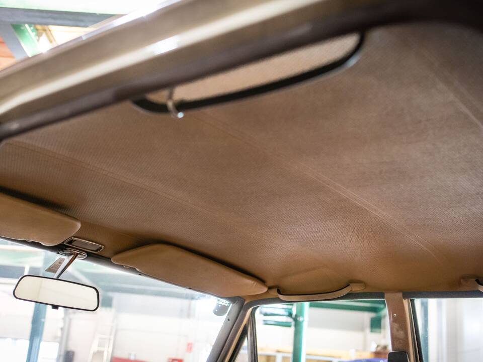 Afbeelding 16/19 van Mercedes-Benz 200 D (1968)