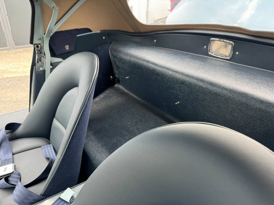 Image 27/50 of Jaguar E-Type 3.8 Flat Floor (1961)