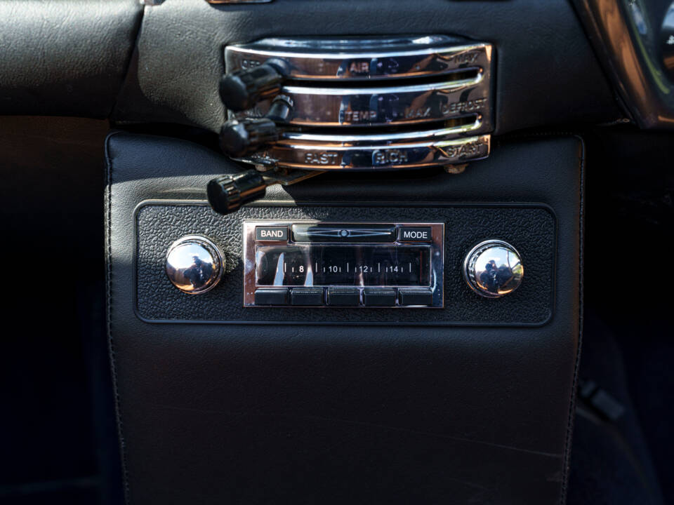Bild 21/28 von Aston Martin DB 6 Mk II Volante (1970)