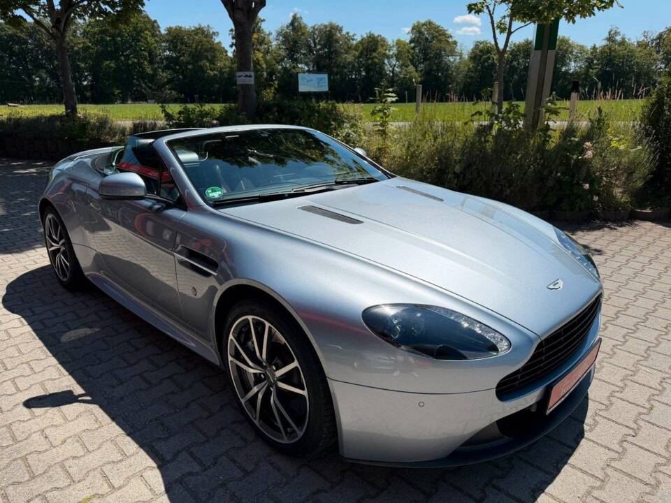 Image 11/43 of Aston Martin V8 Vantage S (2017)