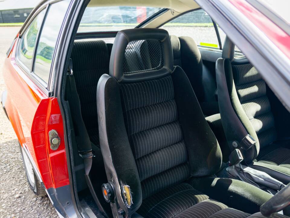 Image 20/25 of Alfa Romeo GTV 6 2.5 (1984)