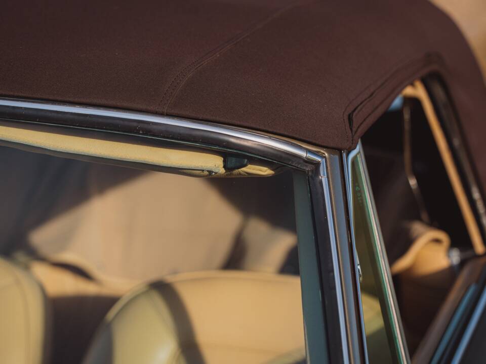 Image 53/99 of Aston Martin DB 6 Volante (1968)