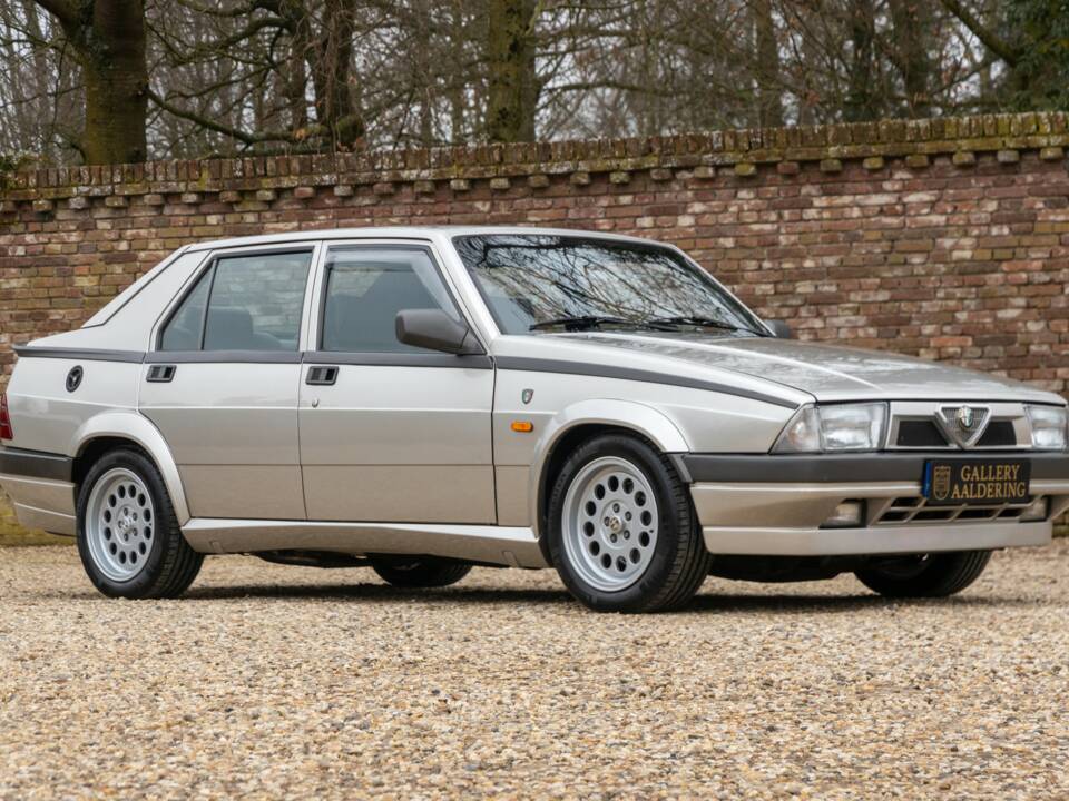 Afbeelding 21/50 van Alfa Romeo 75 2.0 Twin Spark (1988)