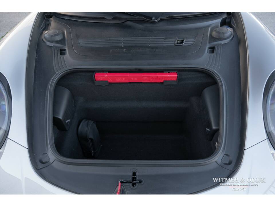 Image 38/38 of Porsche 911 Carrera GTS (2017)