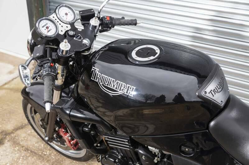 Image 24/37 of Triumph Speed Triple (1995)