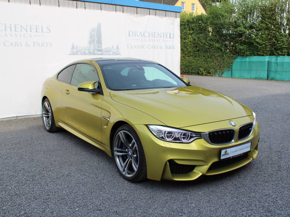 Image 7/98 of BMW M4 (2014)