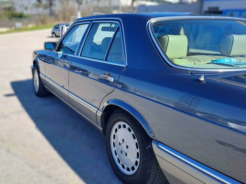 Image 18/50 of Mercedes-Benz 300 SE (1990)