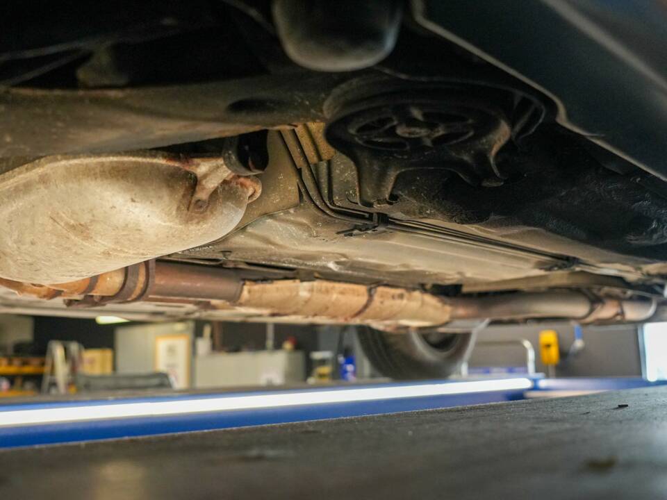 Image 37/41 of Mercedes-Benz 560 SEC (1990)