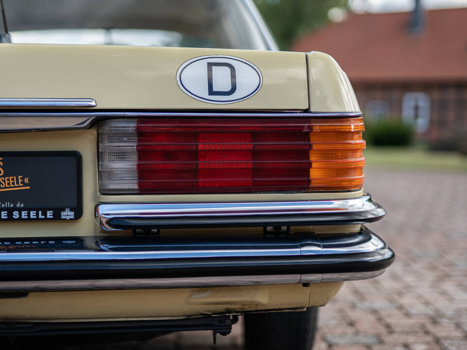 Image 14/40 of Mercedes-Benz 350 SE (1975)
