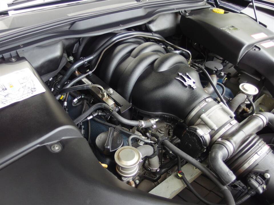 Image 79/99 of Maserati GranTurismo 4.2 (2008)