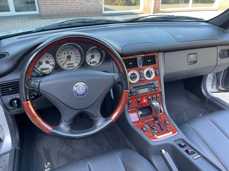 Imagen 16/26 de Mercedes-Benz SLK 200 Kompressor (2002)