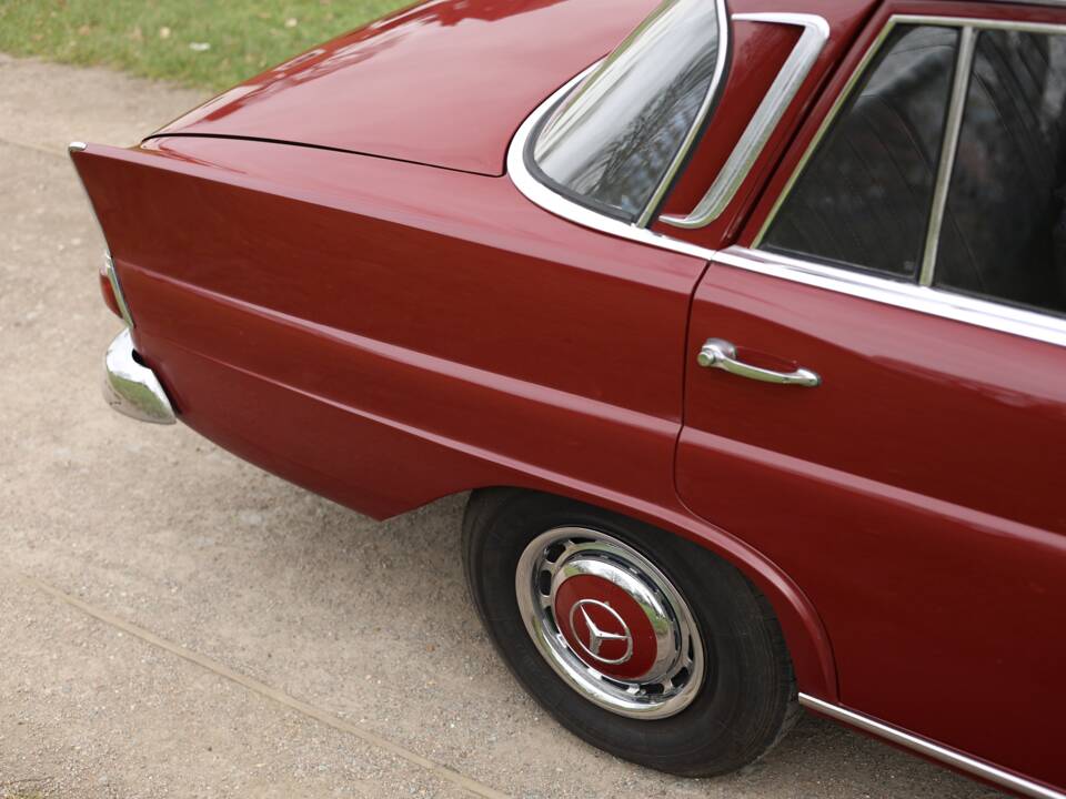 Image 22/50 of Mercedes-Benz 220 (1967)