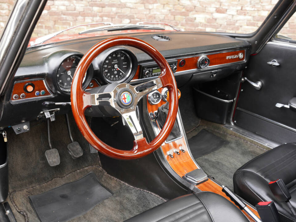 Imagen 3/50 de Alfa Romeo 1750 GT Veloce (1971)