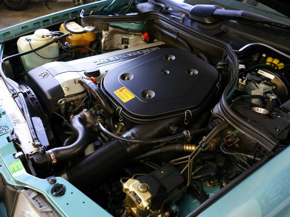 Afbeelding 38/50 van Mercedes-Benz 300 CE-24 (1993)