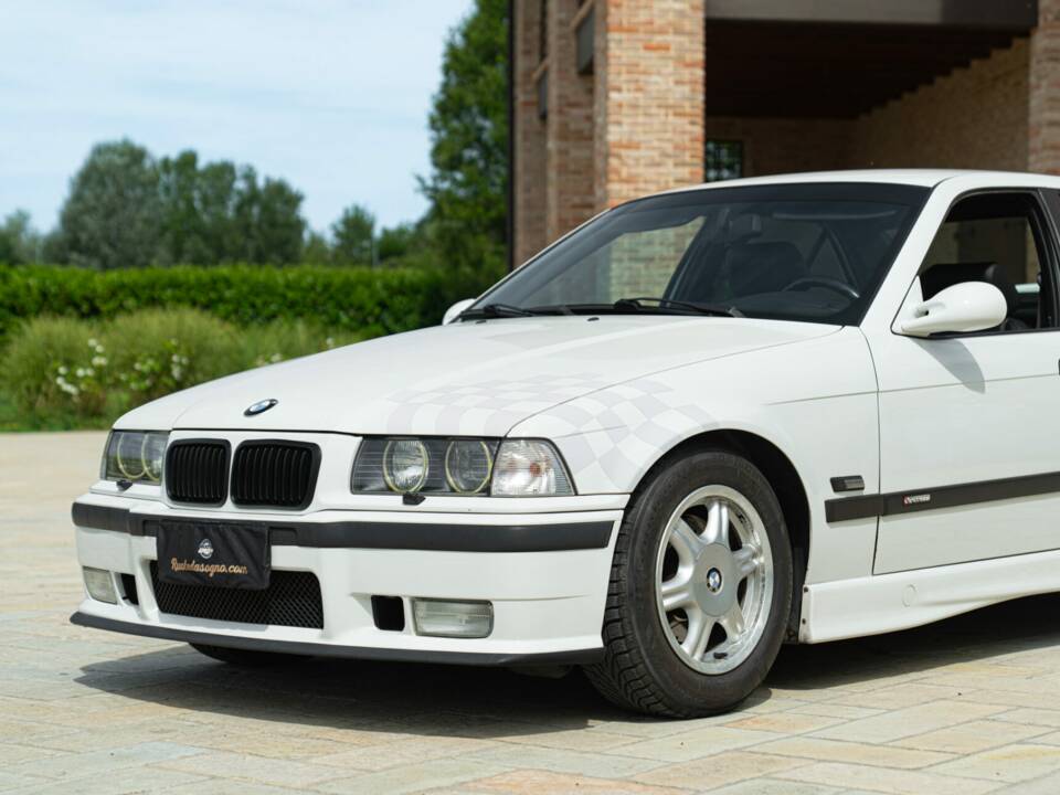 Bild 22/50 von BMW 318is "Class II" (1994)
