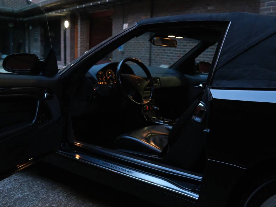 Image 82/100 of Mercedes-Benz SL 600 (1998)