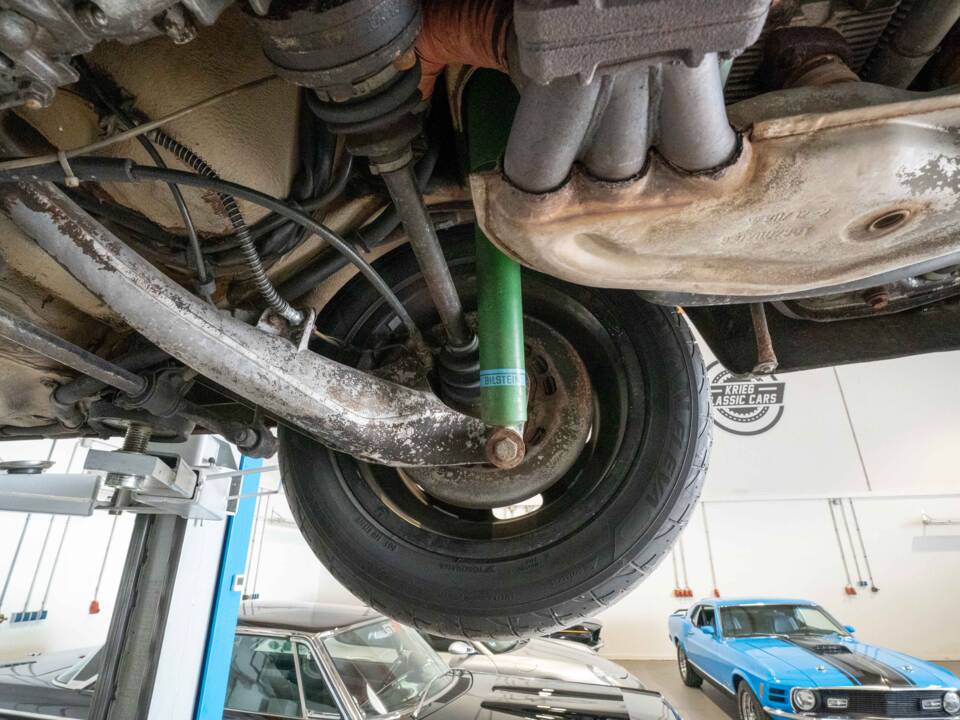 Image 20/38 of Porsche 911 Carrera 3.2 (1986)