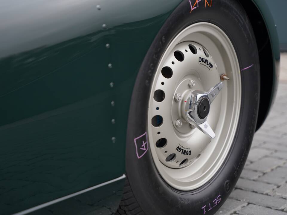 Image 44/50 of Lister Knobbly (1959)