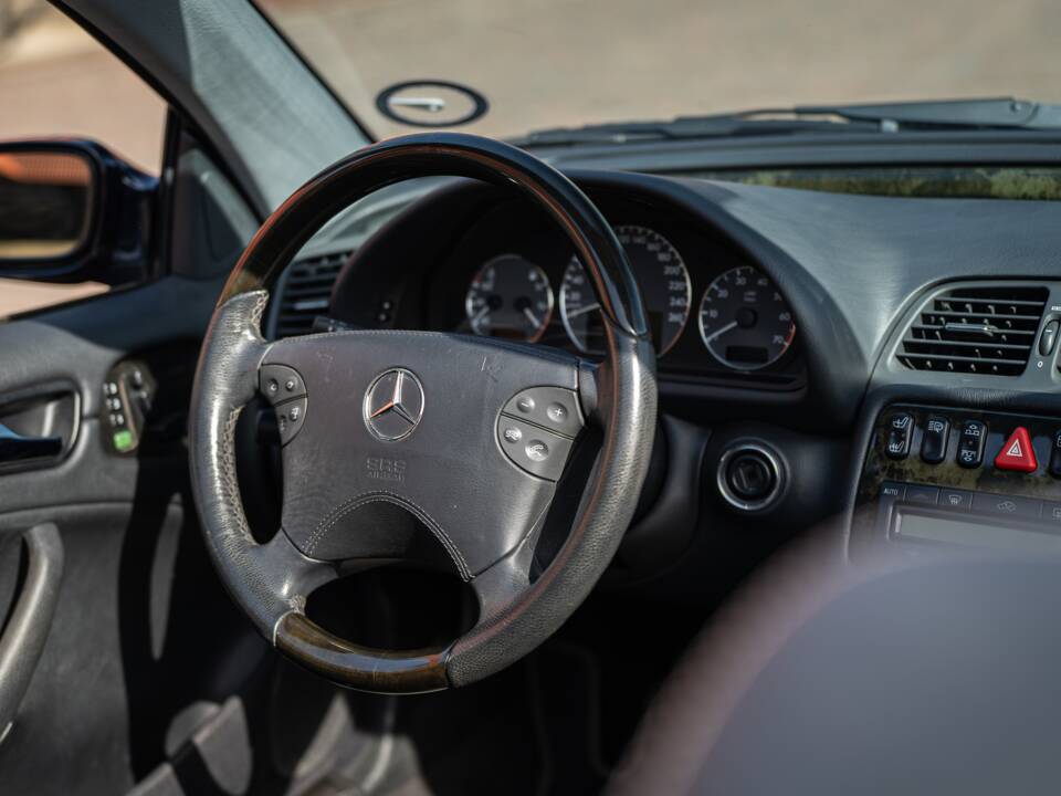 Bild 40/61 von Mercedes-Benz CLK 320 (2002)