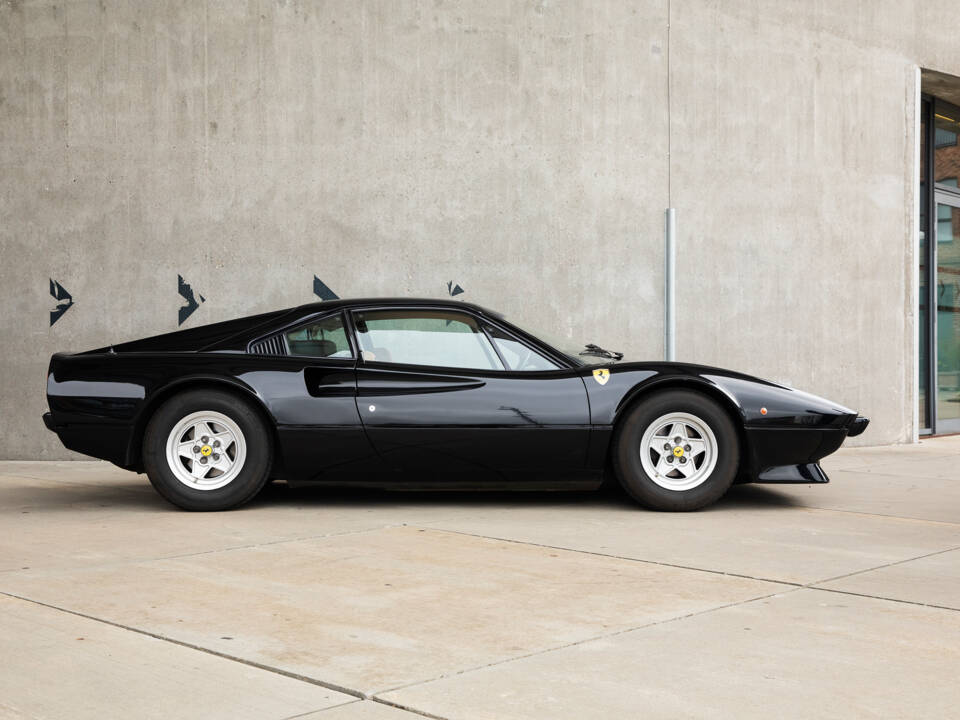 Image 1/38 of Ferrari 308 GTB (1977)