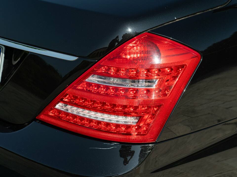 Immagine 24/50 di Mercedes-Benz S 350 CDI BlueEFFICIENCY L (2011)