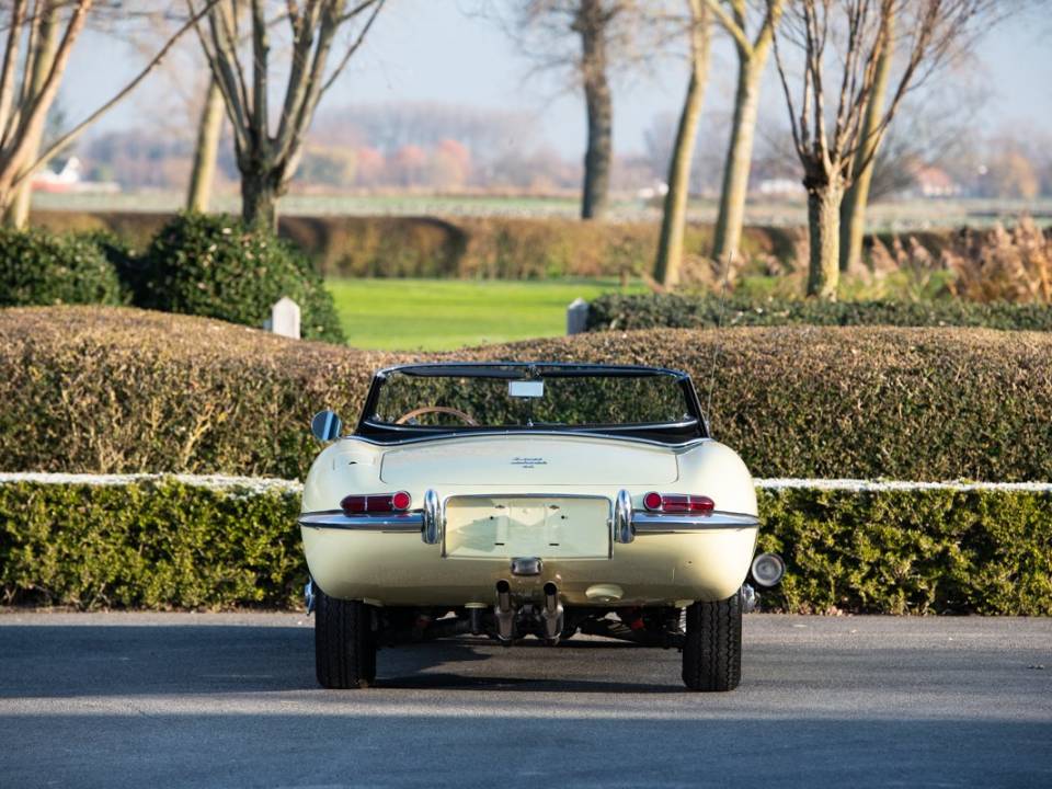 Bild 16/60 von Jaguar Type E 4.2 (1967)