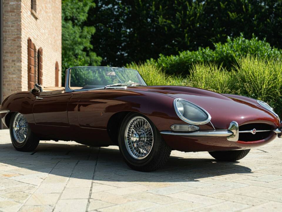 Image 3/50 de Jaguar E-Type 3.8 (1964)