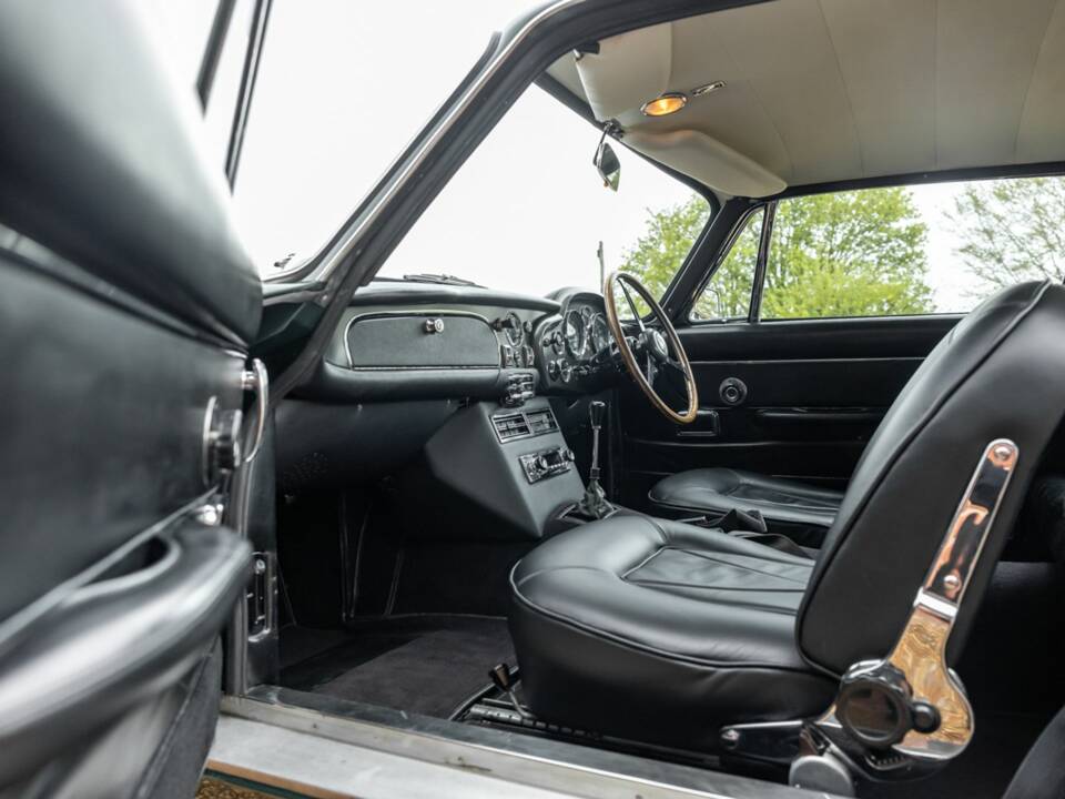 Afbeelding 29/50 van Aston Martin DB 6 (1967)