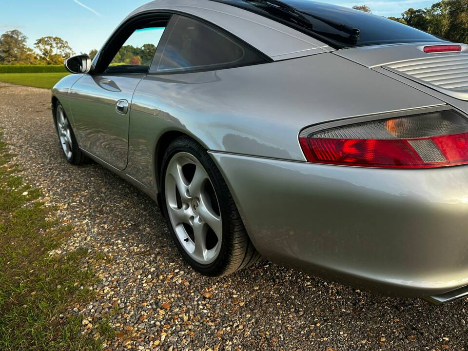 Image 18/54 de Porsche 911 Carrera (2003)