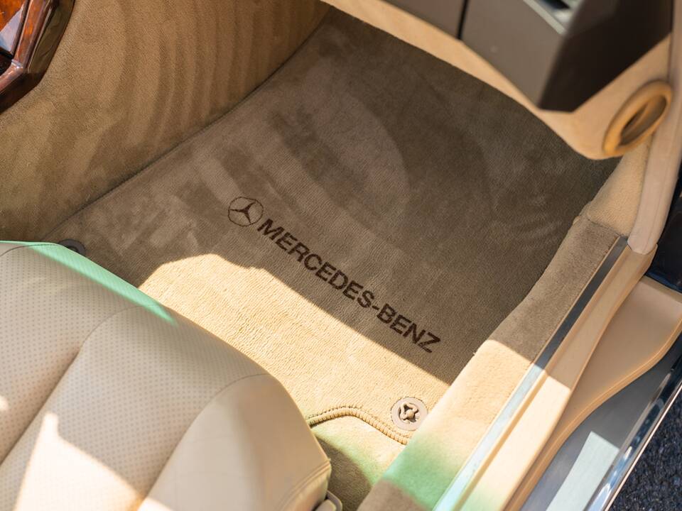 Image 29/44 de Mercedes-Benz 500 SL (1990)